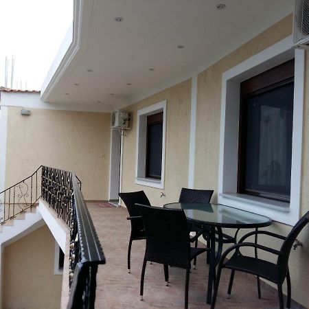 Gougousis Apartments Kaloyiros エクステリア 写真