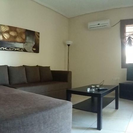 Gougousis Apartments Kaloyiros エクステリア 写真