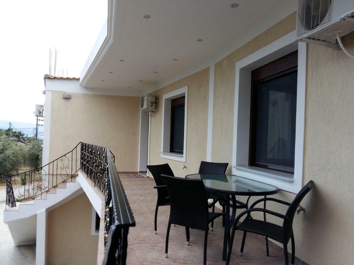Gougousis Apartments Kaloyiros エクステリア 写真