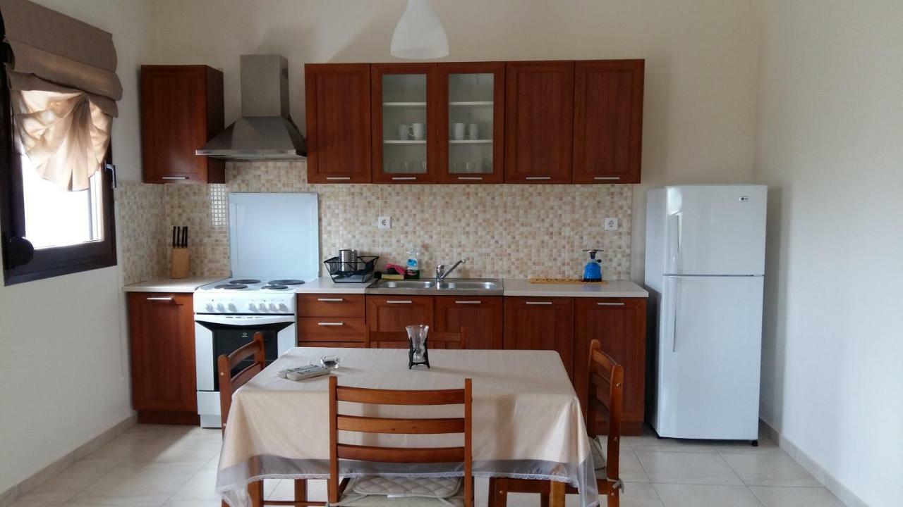 Gougousis Apartments Kaloyiros エクステリア 写真